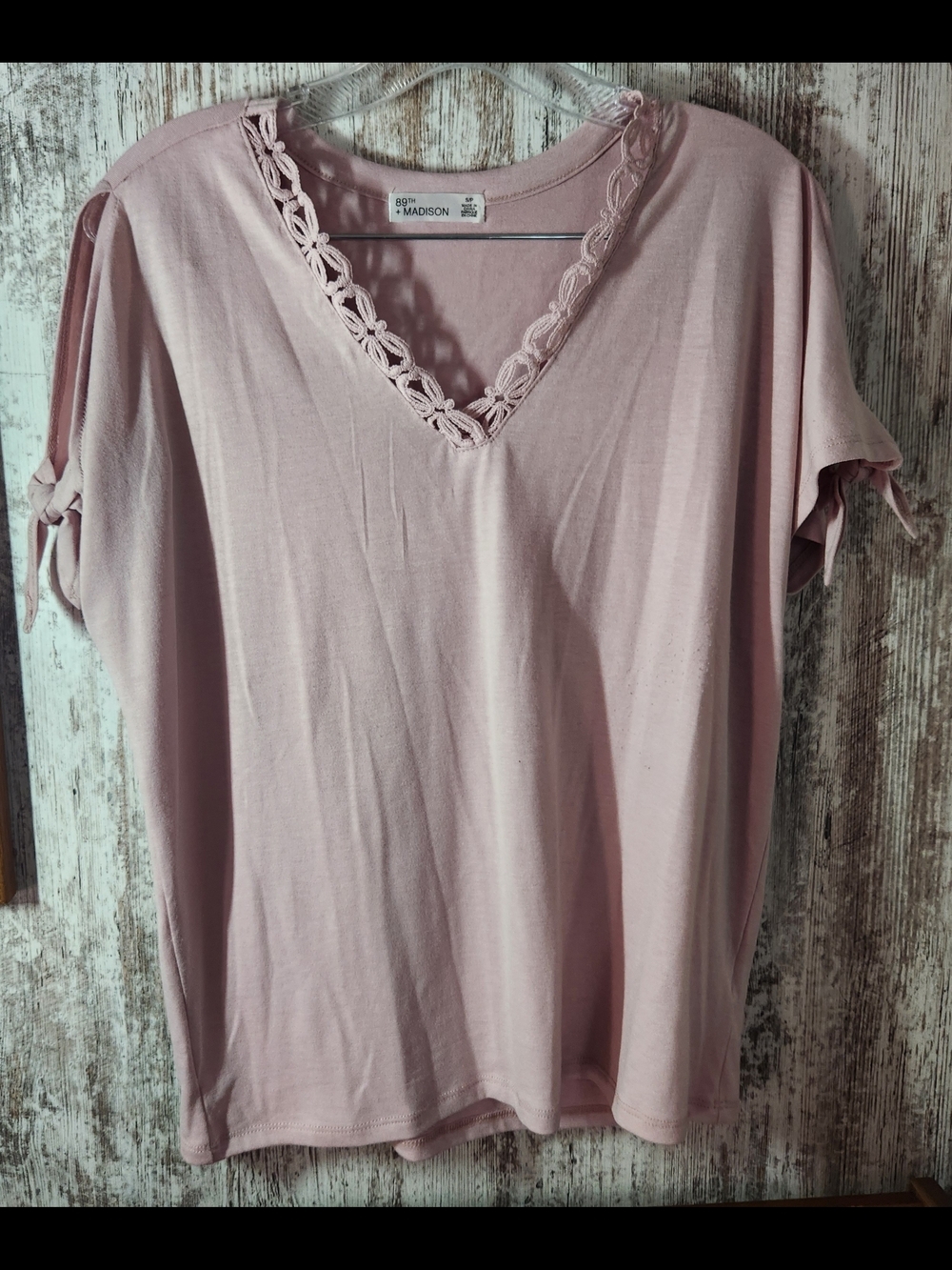 89th & Madison Dusty Mauve Blush Pink V-Neck Short Bow Sleeve Top Lace Trim
